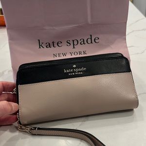 NWT Kate Spade Tan and Black Wallet/Wristlet